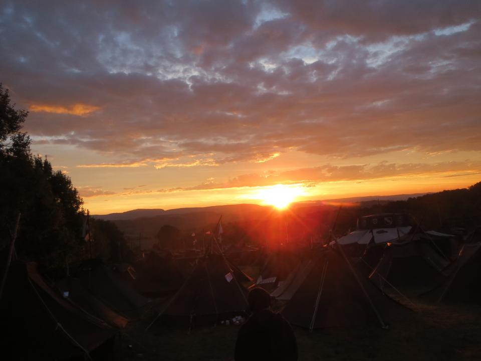 Sonnenaufgang über dem Zentrum Christlicher Bünde